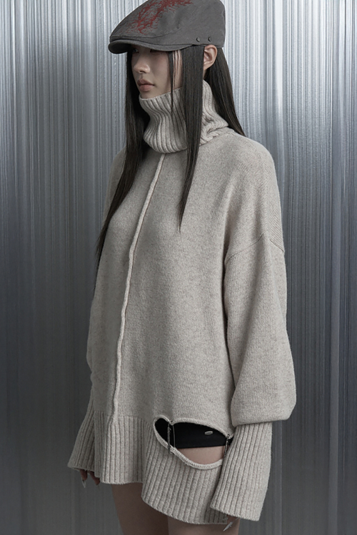 Soft Rib Cut Out Pin Point Turtleneck Knit (Beige)