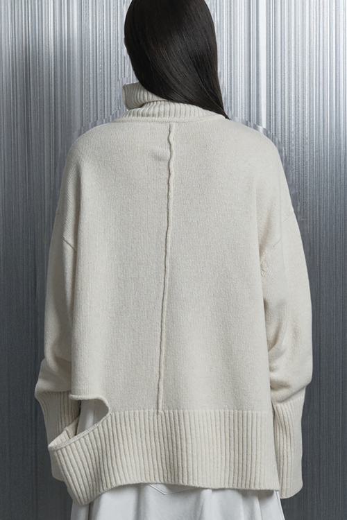 Soft Rib Cut Out Pin Point Turtleneck Knit (Ivory)
