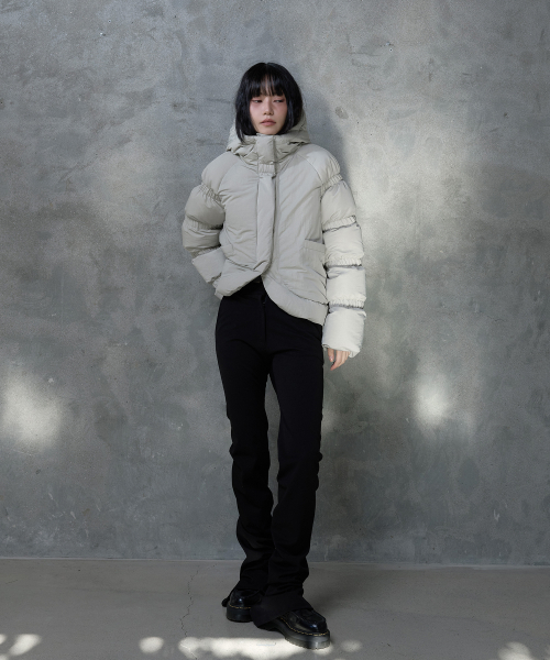 BANDED SLEEVE CURVE PUFFER