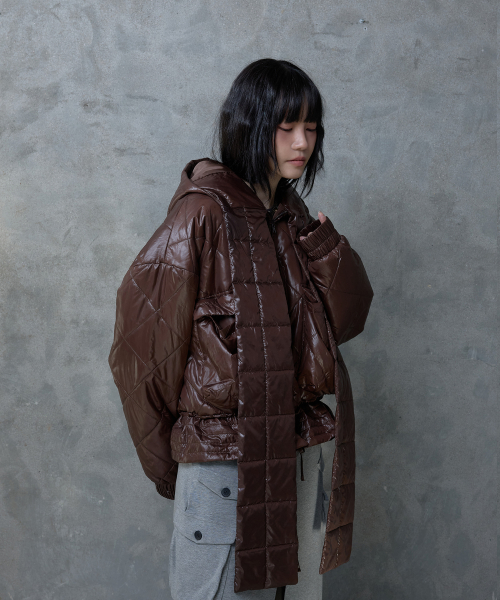 HIGH-GLOSS SCARF QUILTED JACKET
