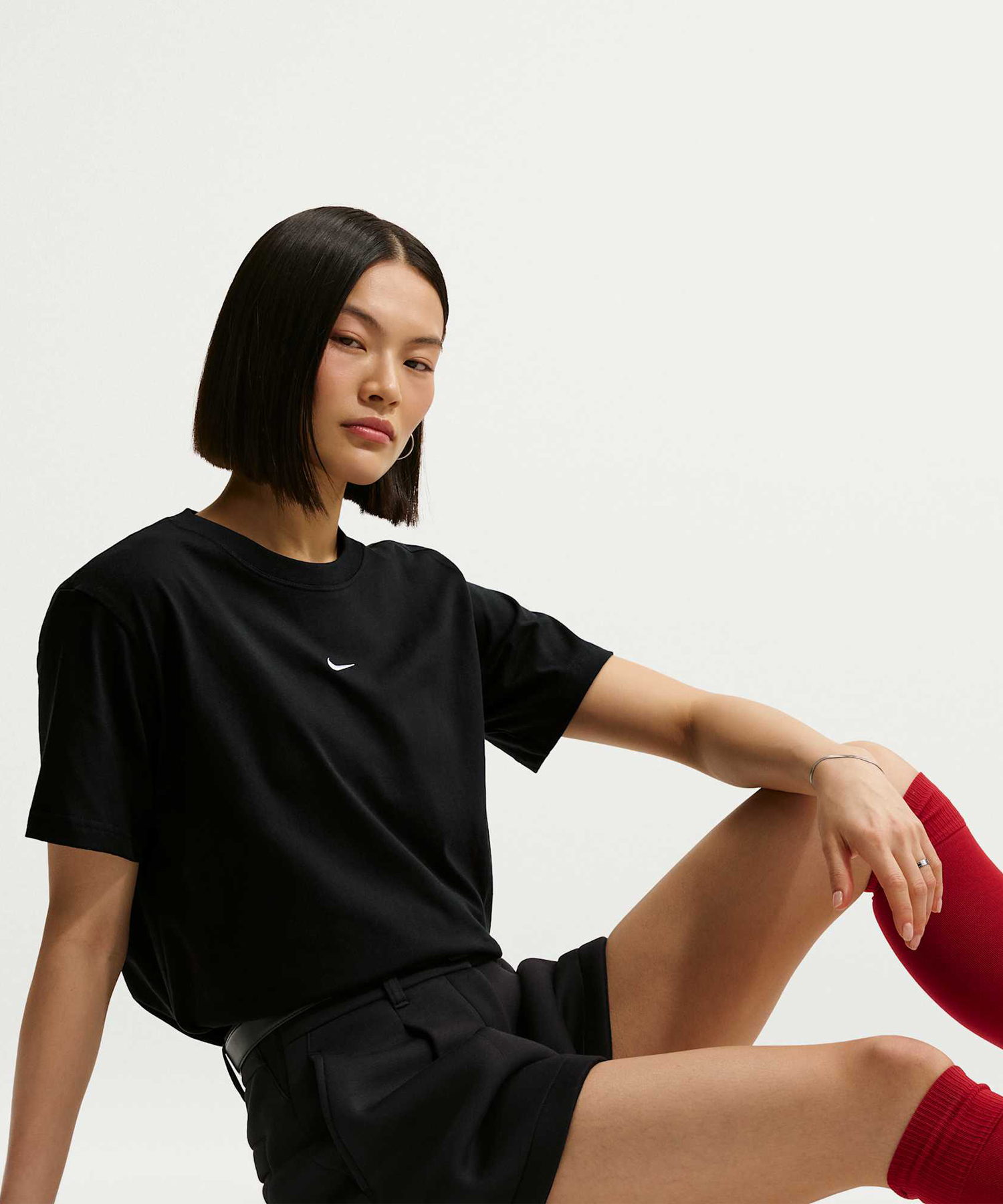 W NSW CLASSIC SS TEE - BLACK/(WHITE)