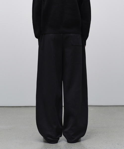 DOUBLE KNIT ONE TUCK WIDE LOUNGE SWEAT PANTS [BLACK]