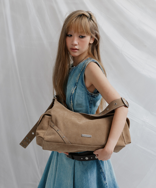Stud Buckle Suede сумка Beige