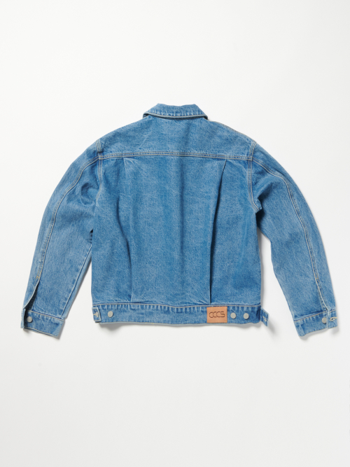 LIGHT WASH DENIM TRUCKER JACKET