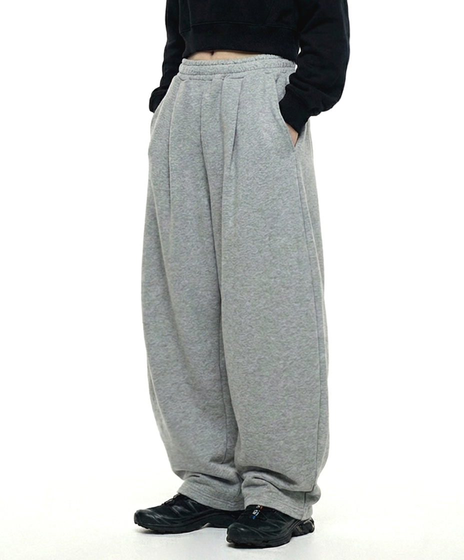 one tuck wide fit pants