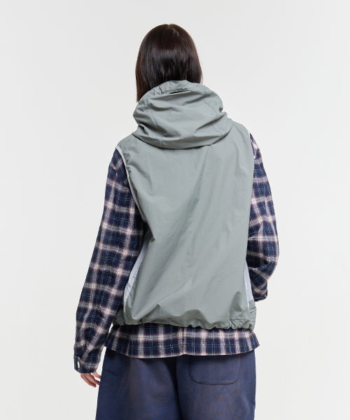 NYLON HOODED VEST-GREY