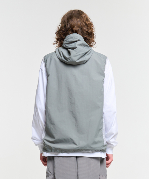 NYLON HOODED VEST-GREY