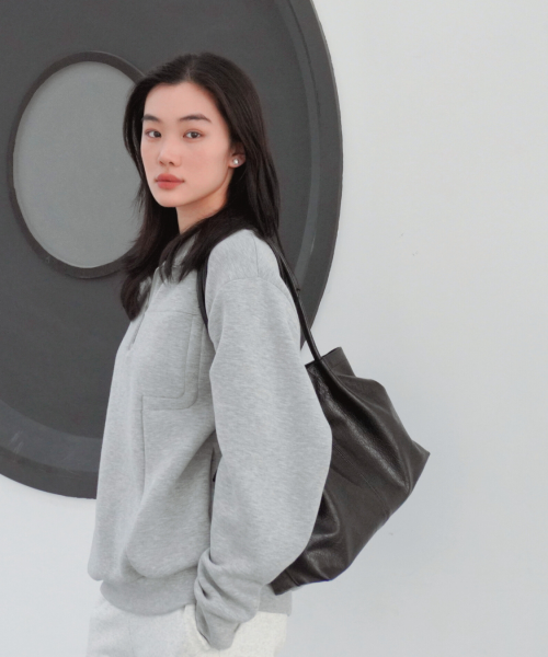 Crack Shirring Shoulder Bag - Black
