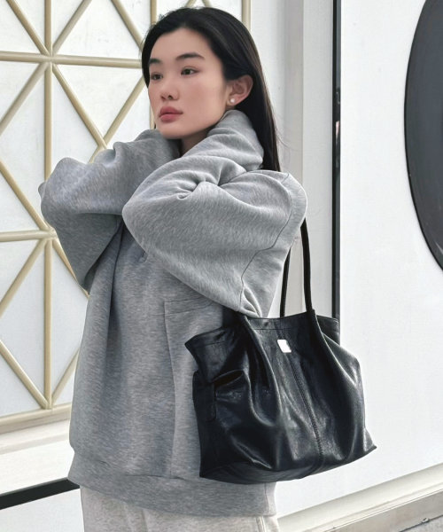 Crack Shirring Shoulder Bag - Black