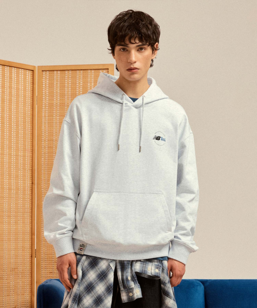 NBN0G2A013 / UNI NB капюшонтее (LIGHT GRAY)