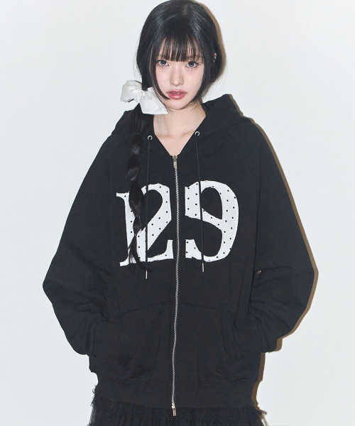 MUSINSA公式 | ILLIGO 129 ロゴパッチフードジップアップ ブラックドット