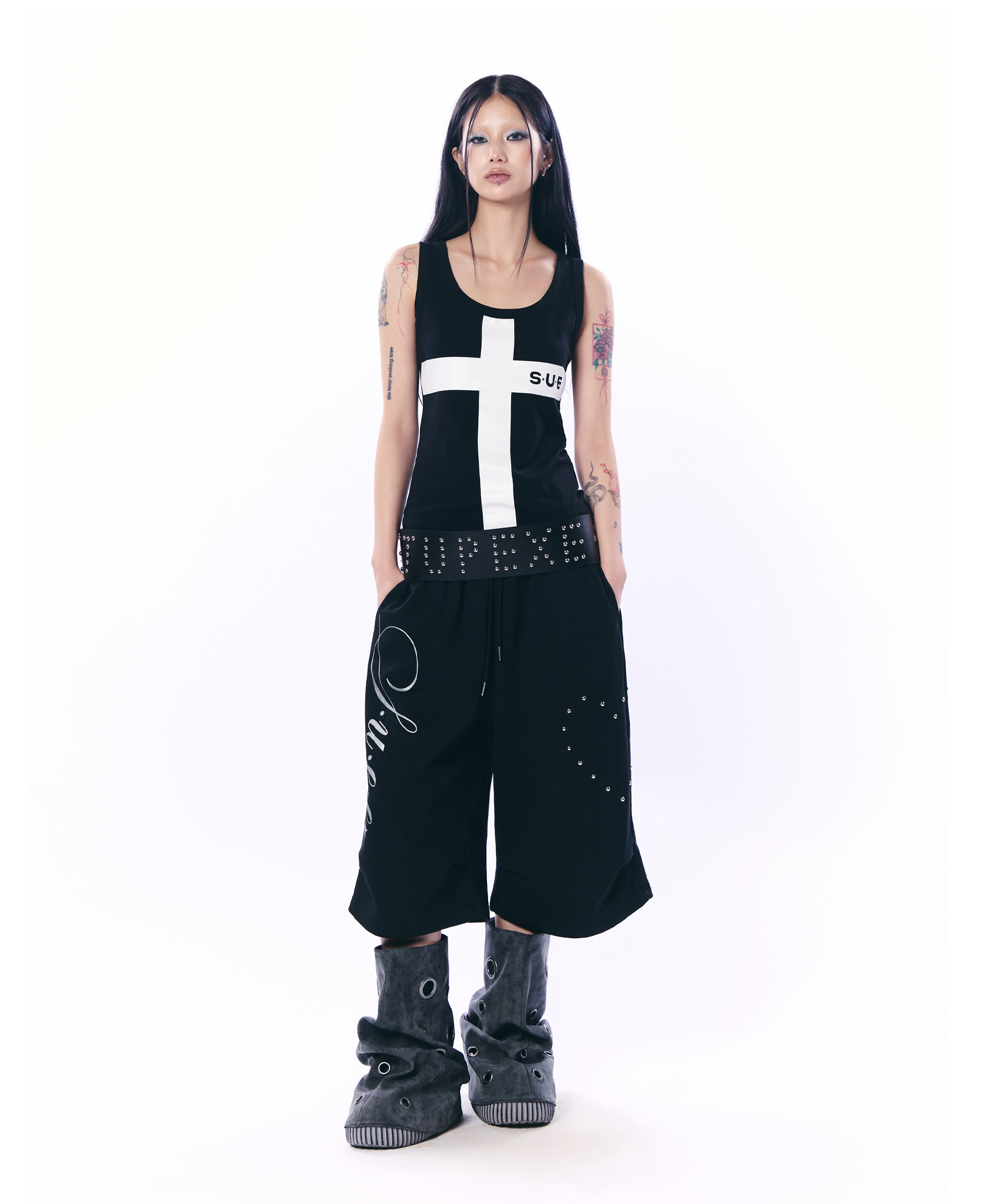HEART STUD LOGO BERMUDA PANTS / BLACK
