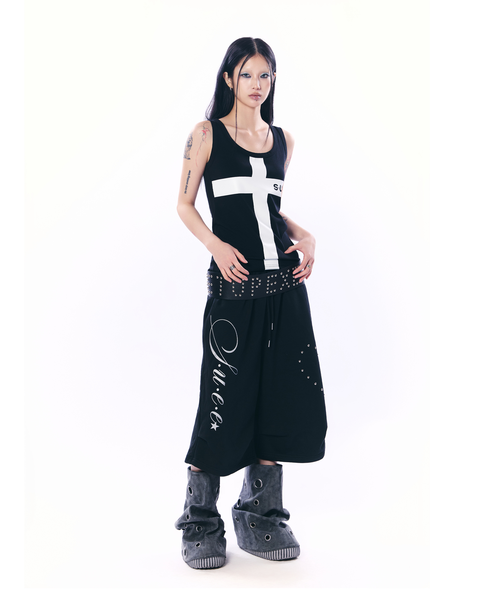 HEART STUD LOGO BERMUDA PANTS / BLACK