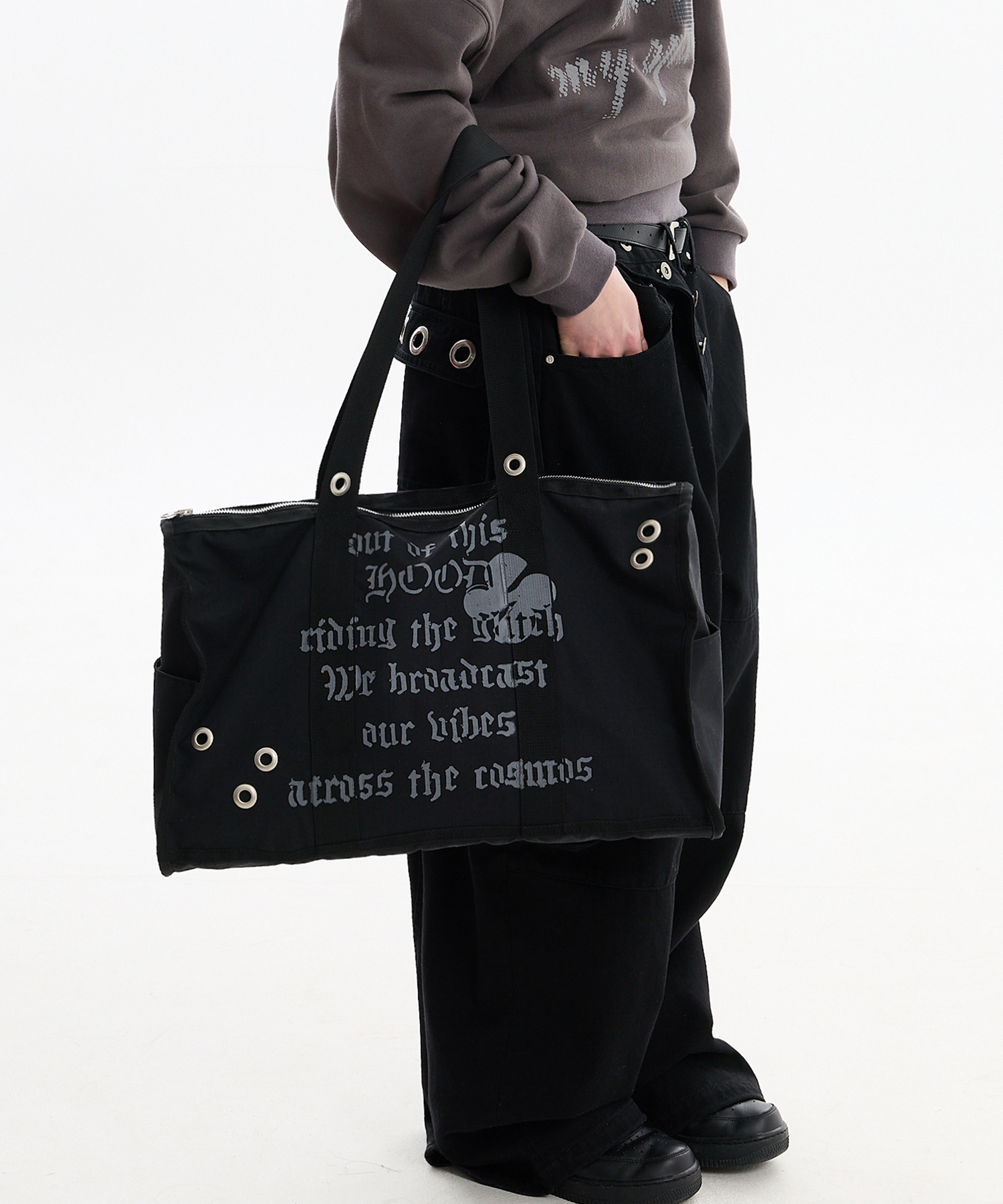out of this HOOD Eyelet Shoulder Bag BLACK