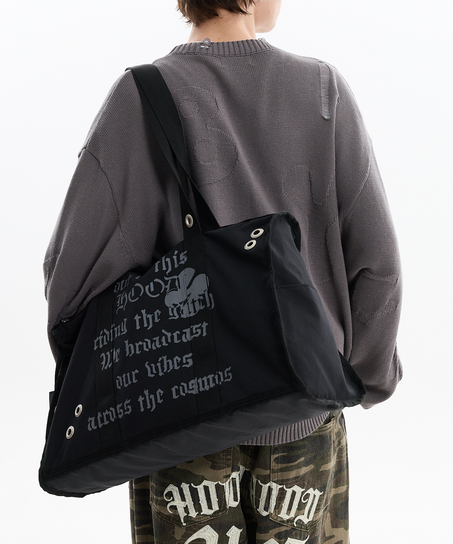 out of this HOOD Eyelet Shoulder Bag BLACK