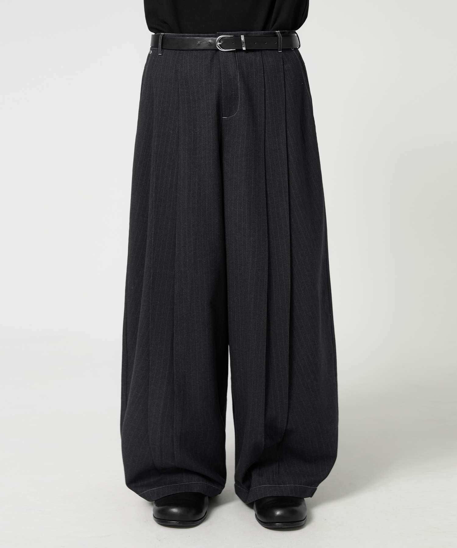 TWO TUCK LIKE DENIM WIDE SLACKS BLACK
