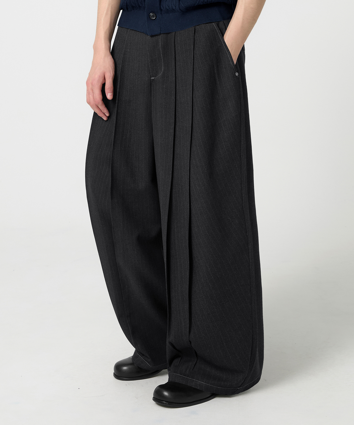 TWO TUCK LIKE DENIM WIDE SLACKS BLACK