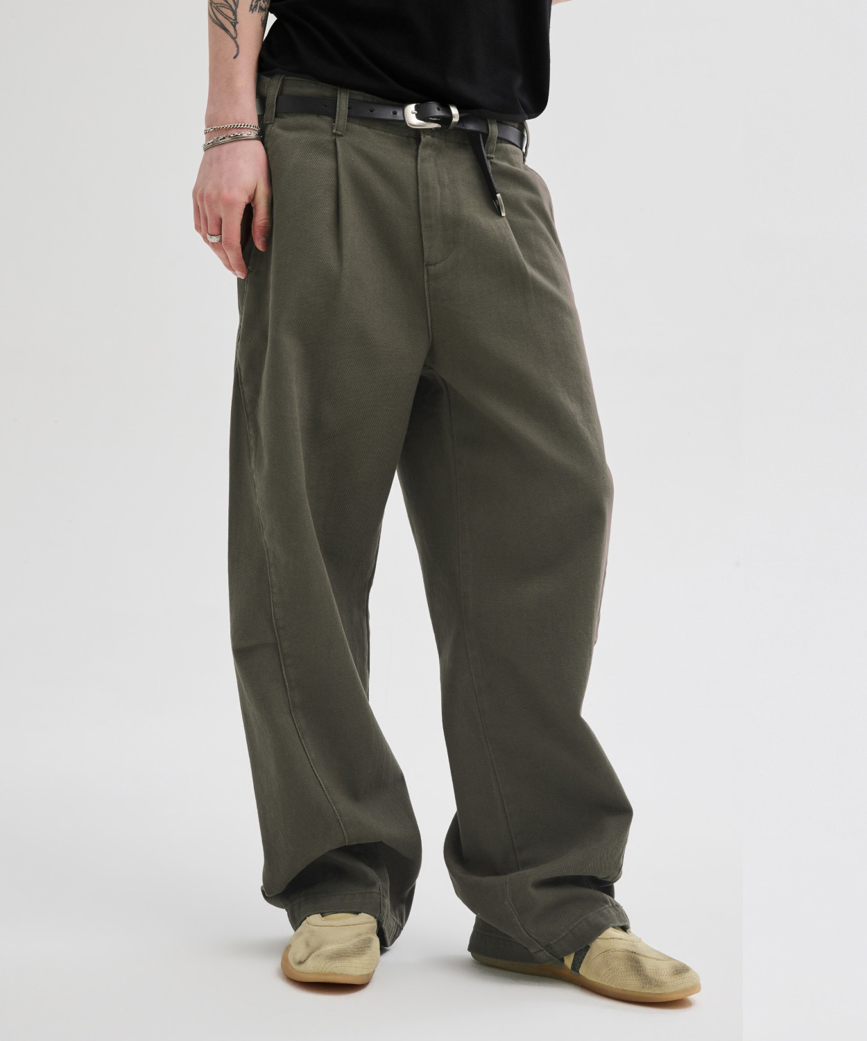 Curved Belted Washed Pants [Charcoal]