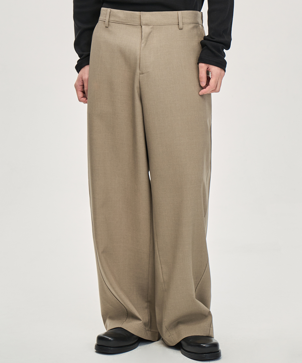 LOOSE-FIT CURVED WIDE SLACKS (BEIGE)