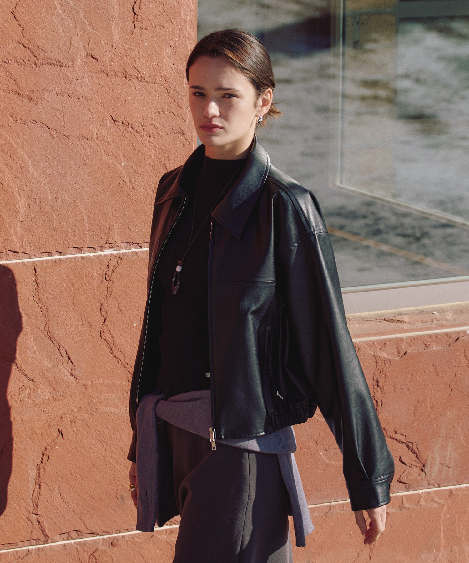 [Women] Synthetic Leather Semi-Crop куртка COWJK001BLACK
