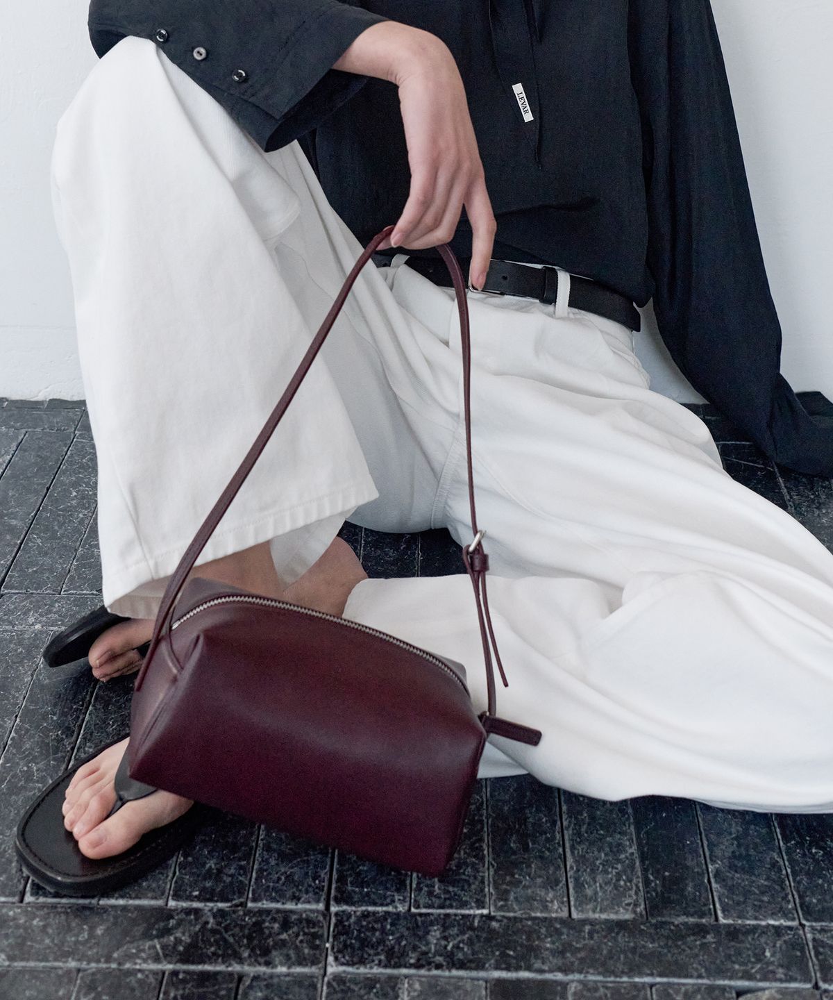 Classic Box Shoulder Bag - Leather Black