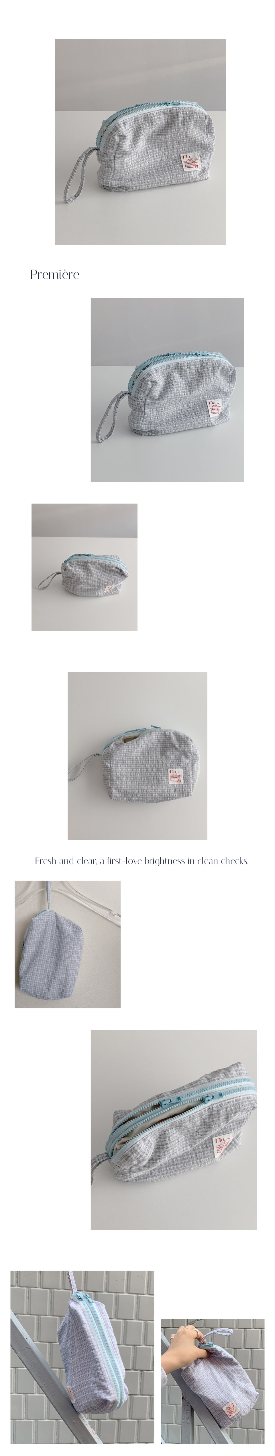 맑고 깨끗한 첫사랑 같은 청량감의 체크 무드  넓은 수납공간으로 다양한 크기의 소지품을  분리해 담을 수 있는 파우치입니다. 두 개의 지퍼는 이 제품의 큰 장점으로,  물건을 깔끔하고 기분 좋게 정리해 줍니다.