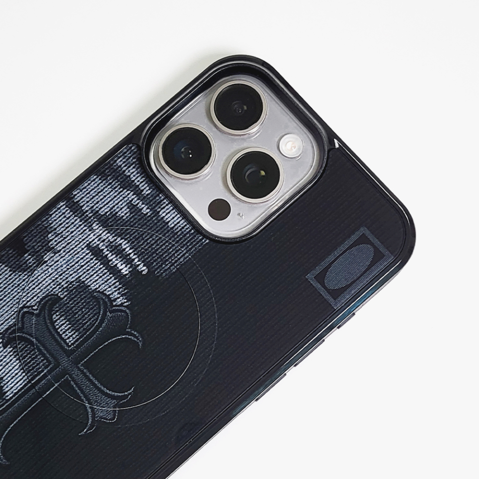 에테르나 리츄얼크로스 블랙 맥세이프 폰케이스 상단부