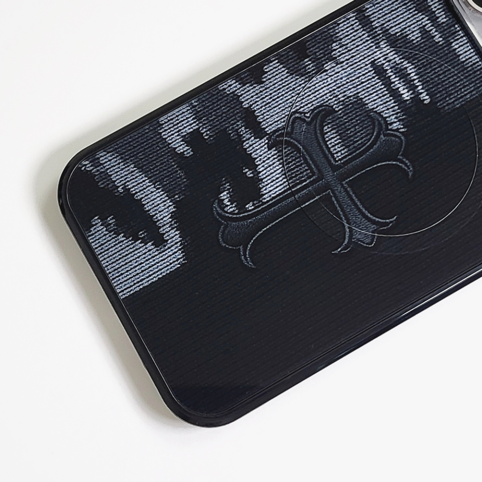 에테르나 리츄얼크로스 블랙 맥세이프 폰케이스 하단부