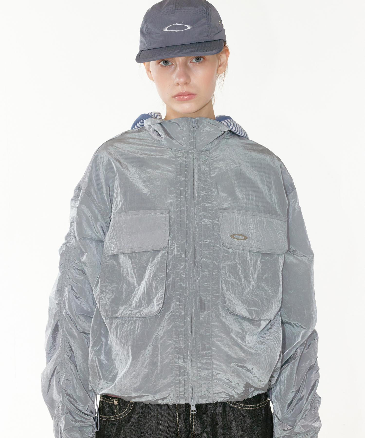 NOI1810 Ветровка с линиями и сборкой (Grey)