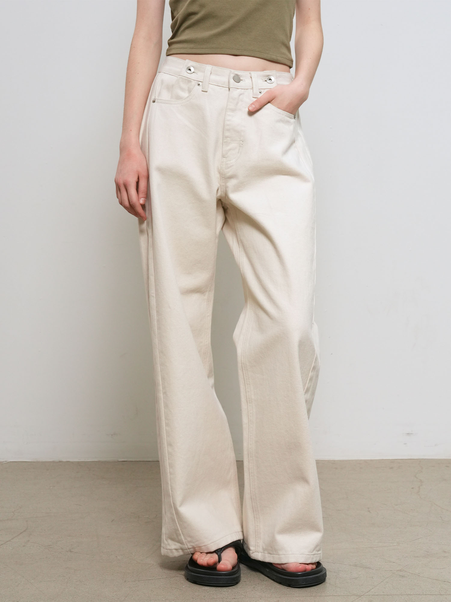 woman snap detail wide denim pants [ivory]