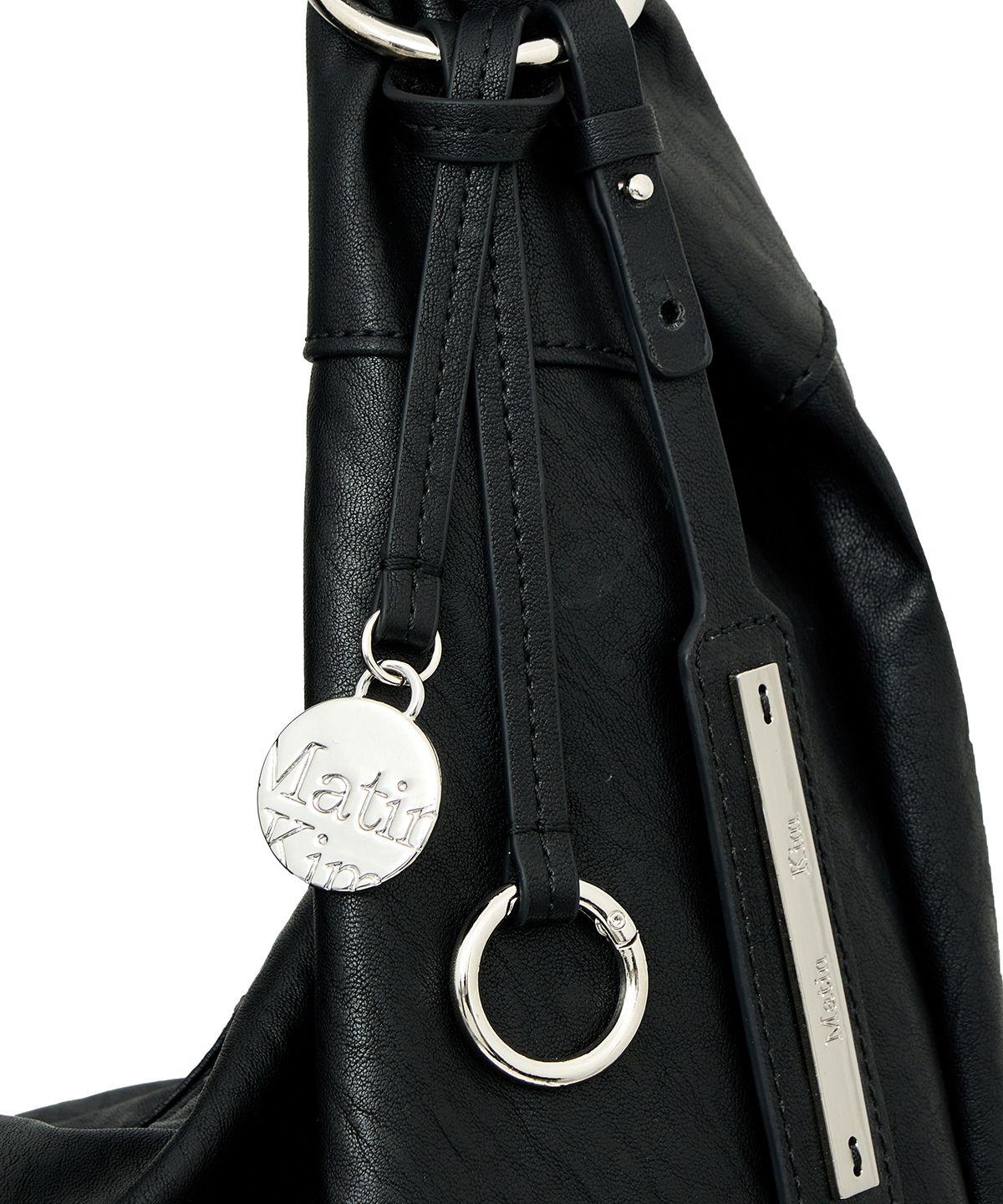 TWIST HANDLE SMALL HOBO BAG IN черный