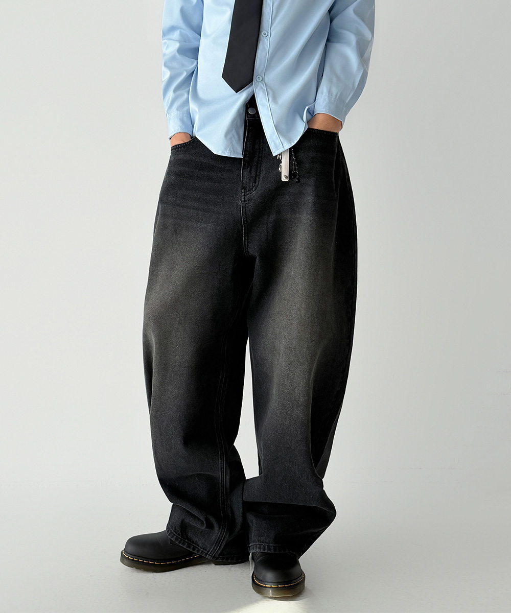 Washed Balloon Super Wide Denim Pants. [Black]