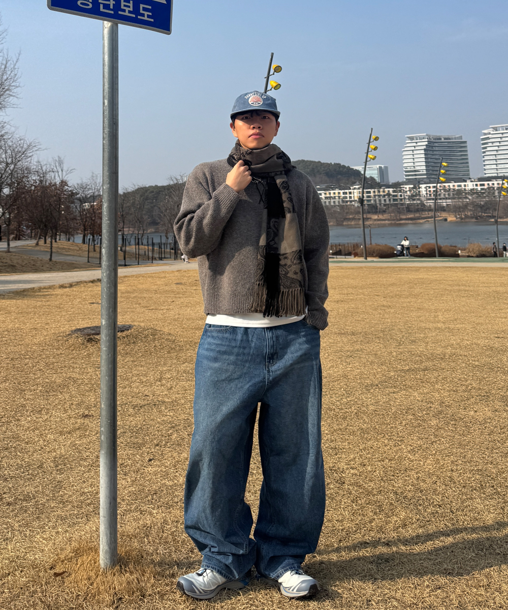 Washed Balloon Super Wide Denim Pants. [Blue]