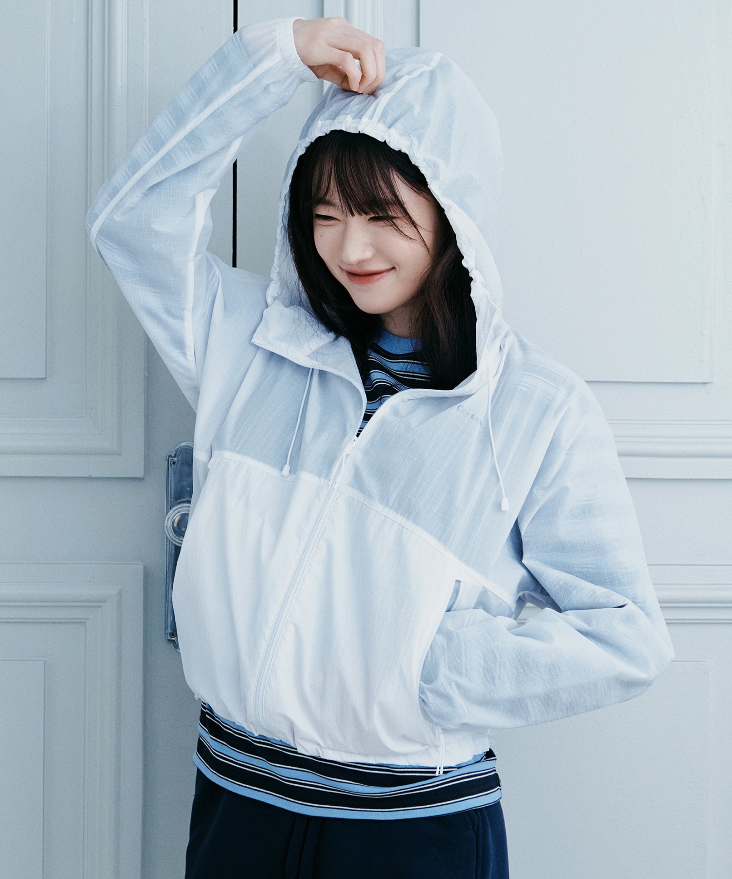 WOMAN PACKABLE LIGHTWEIGHT UV WINDBREAKER JACKET