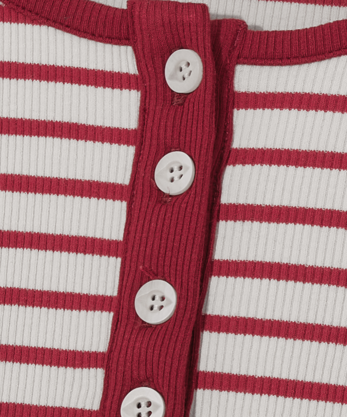 HENLEY NECK SHIRRING LONG SLEEVE T-SHIRT_STRIPE CREAM&RED