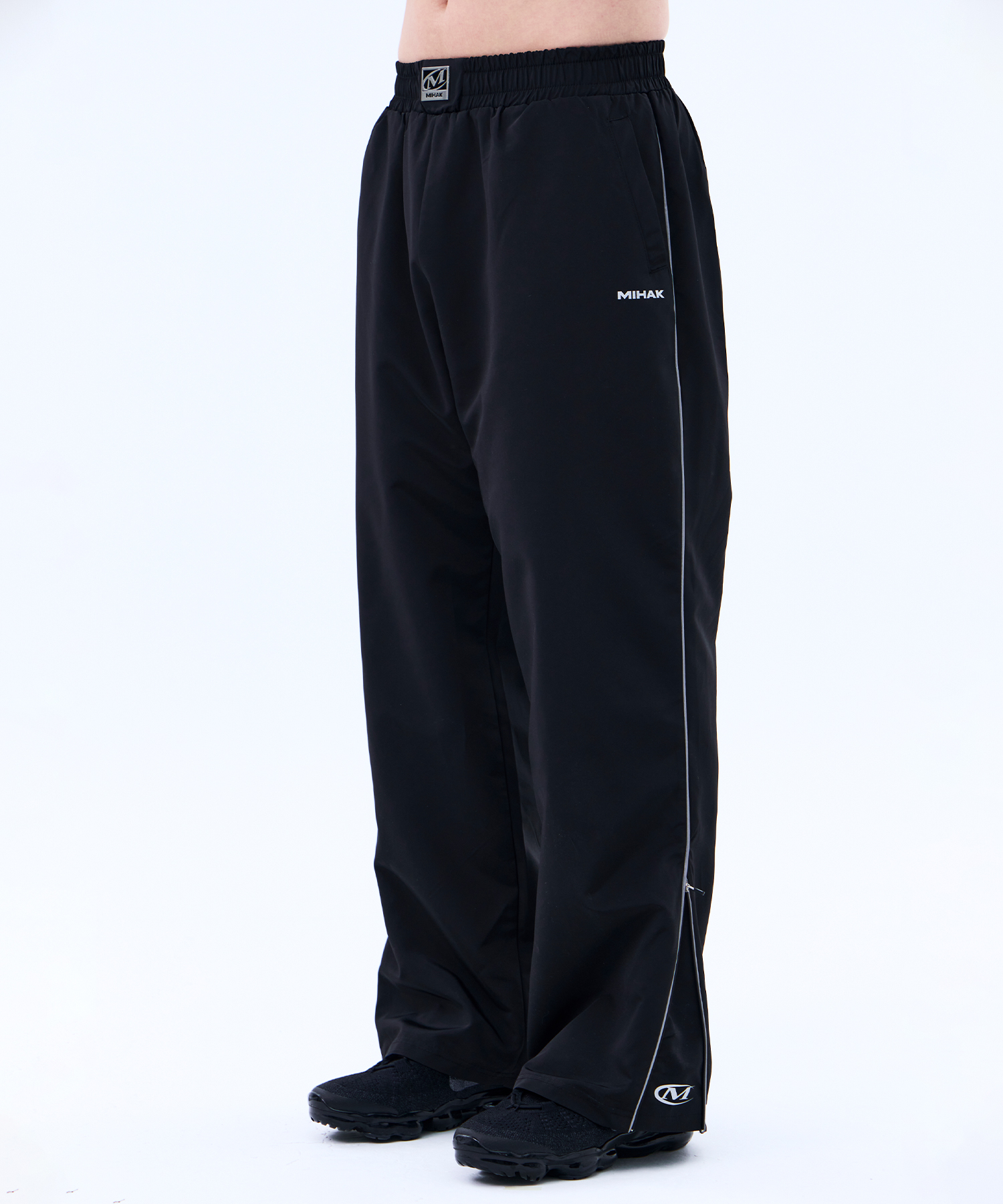 Тренировочные брюки с кантом и металлической деталью (BLACK)