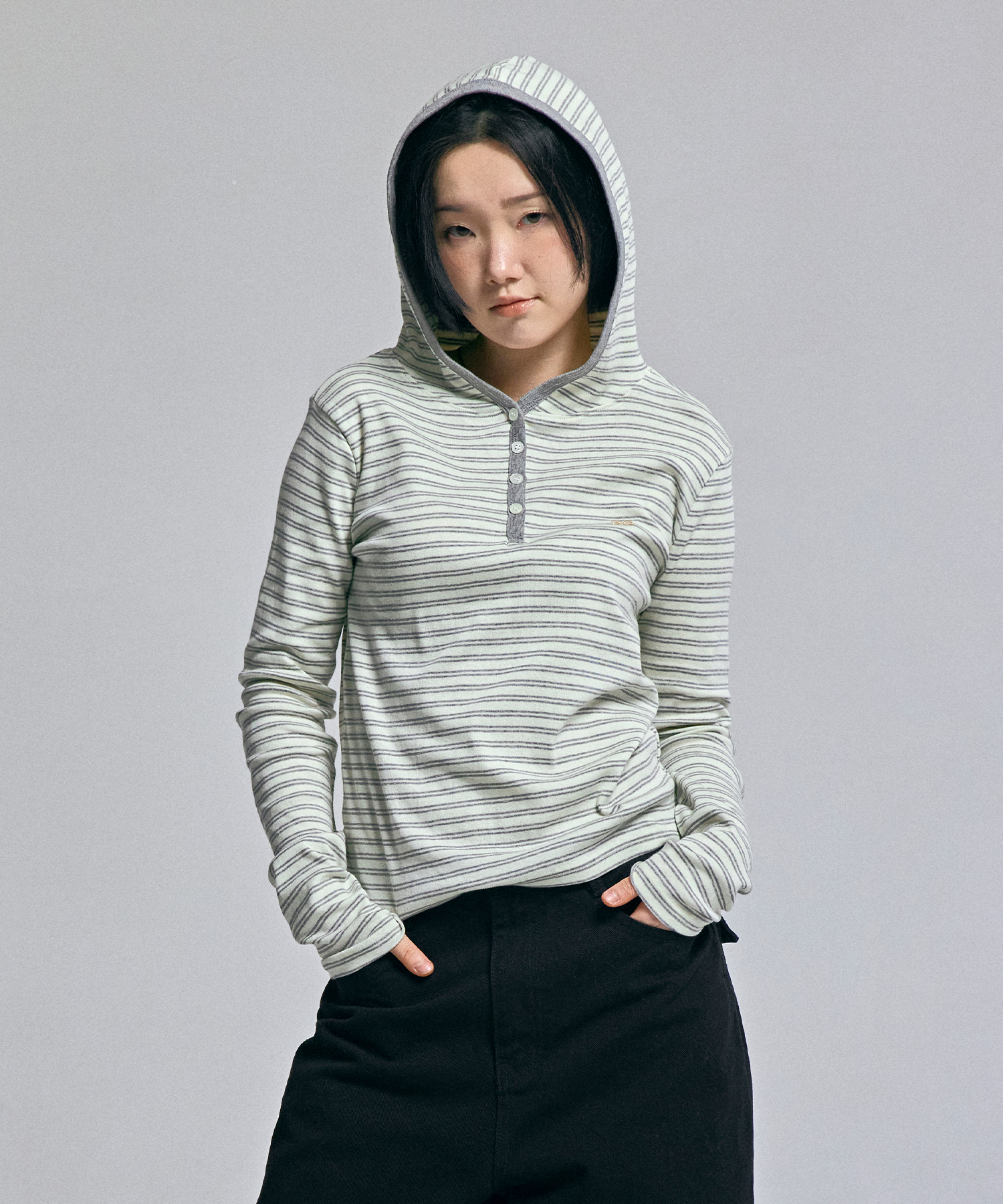 STRIPED BUTTON HOOD T-SHIRT M/GRAY