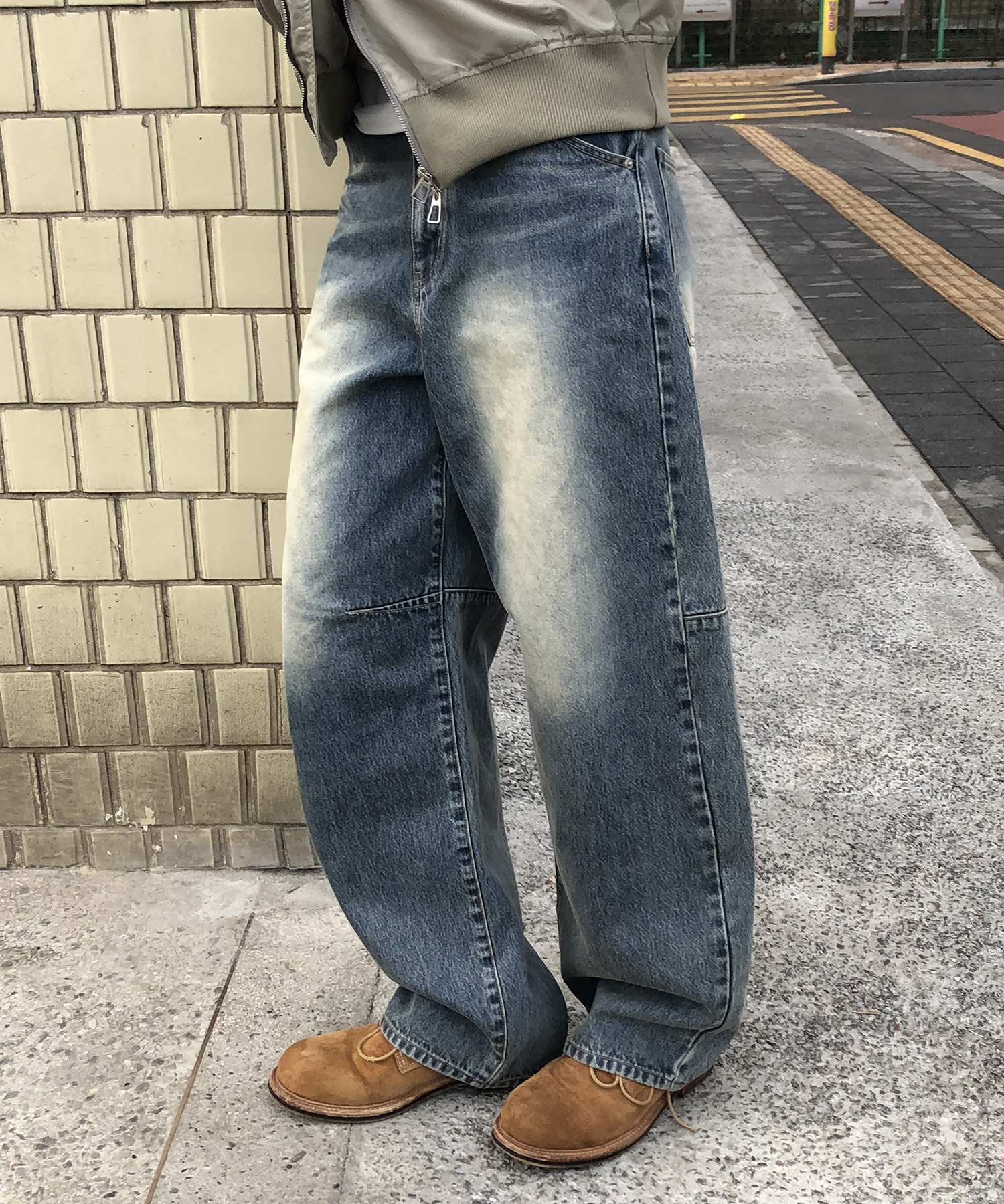 Джинсы с вытачками полуизогнутые MID BLUE