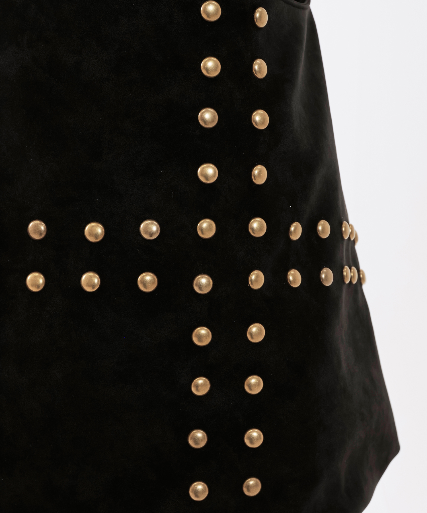 STUDDED NUBUCK MESSENGER BAG [BLACK]