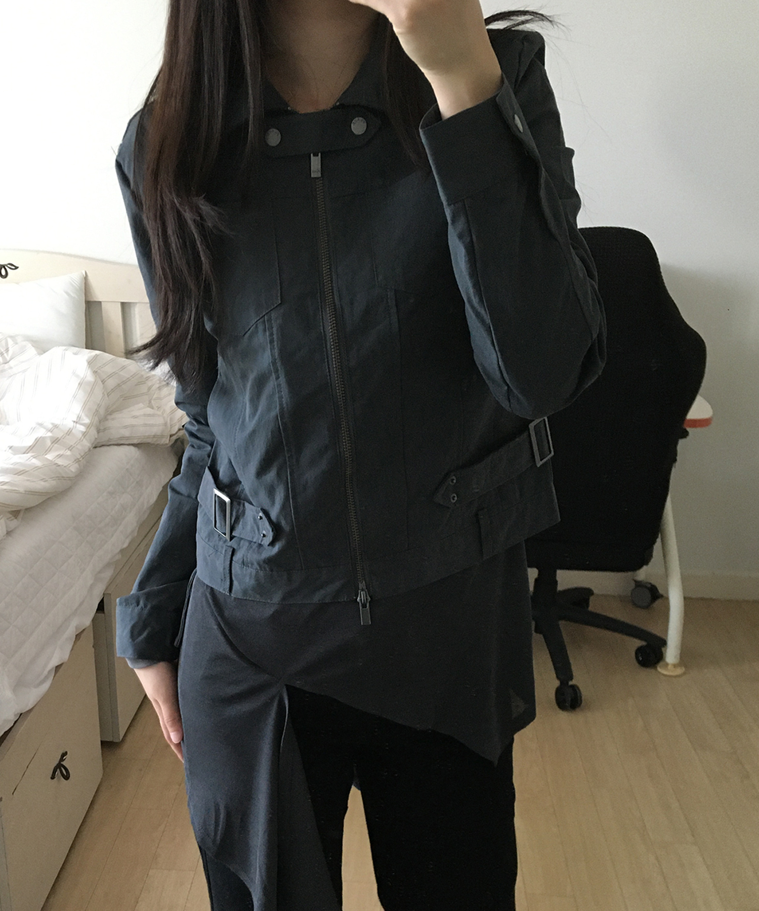 Куртка из хлопка с поясом, заклепками и швами slim fit_2COLOR