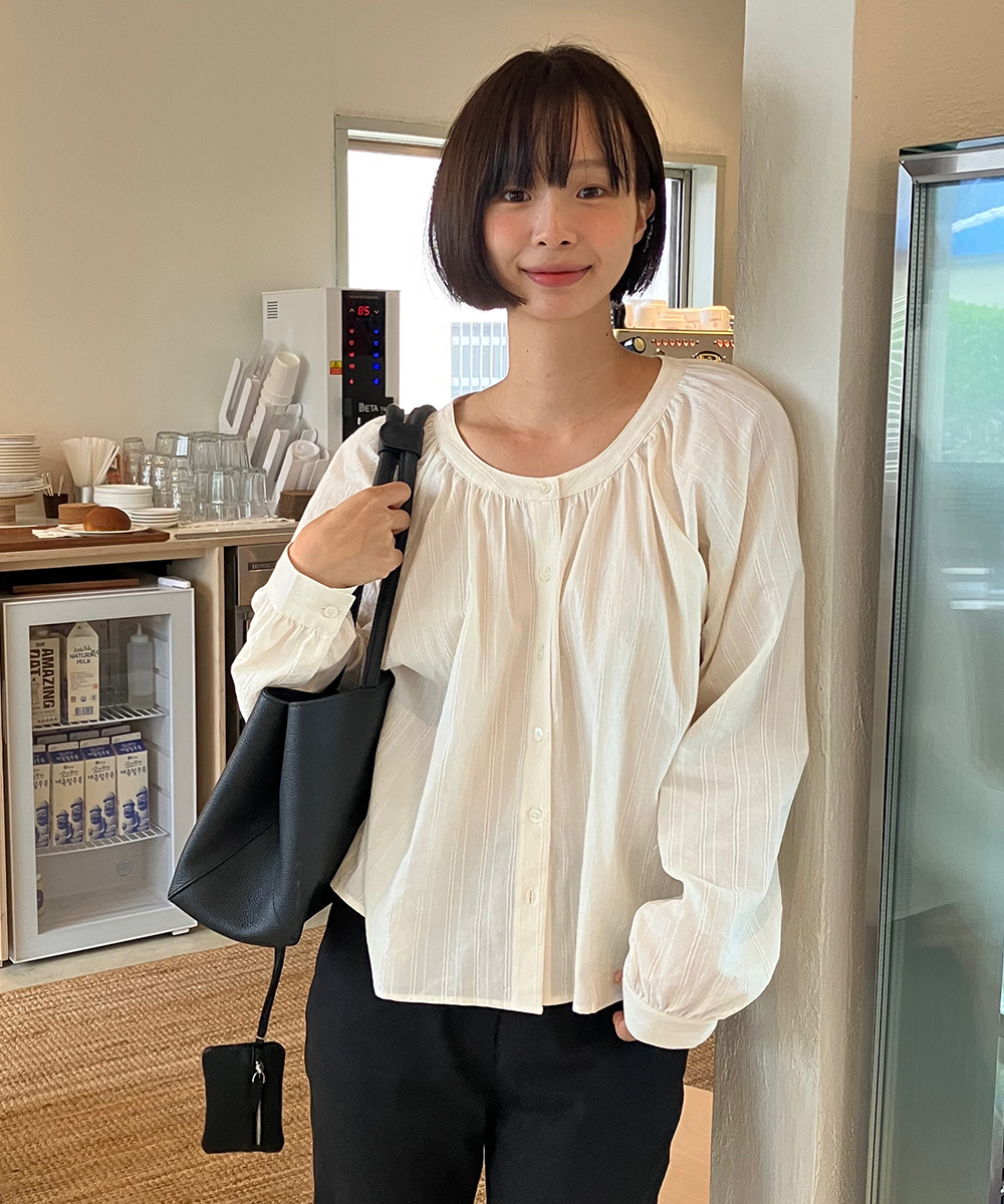cow leather wide shoulder bag-black