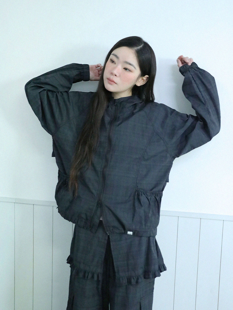 RUFFLE CHECKERED WINDBREAKER JACKET(BLACK)