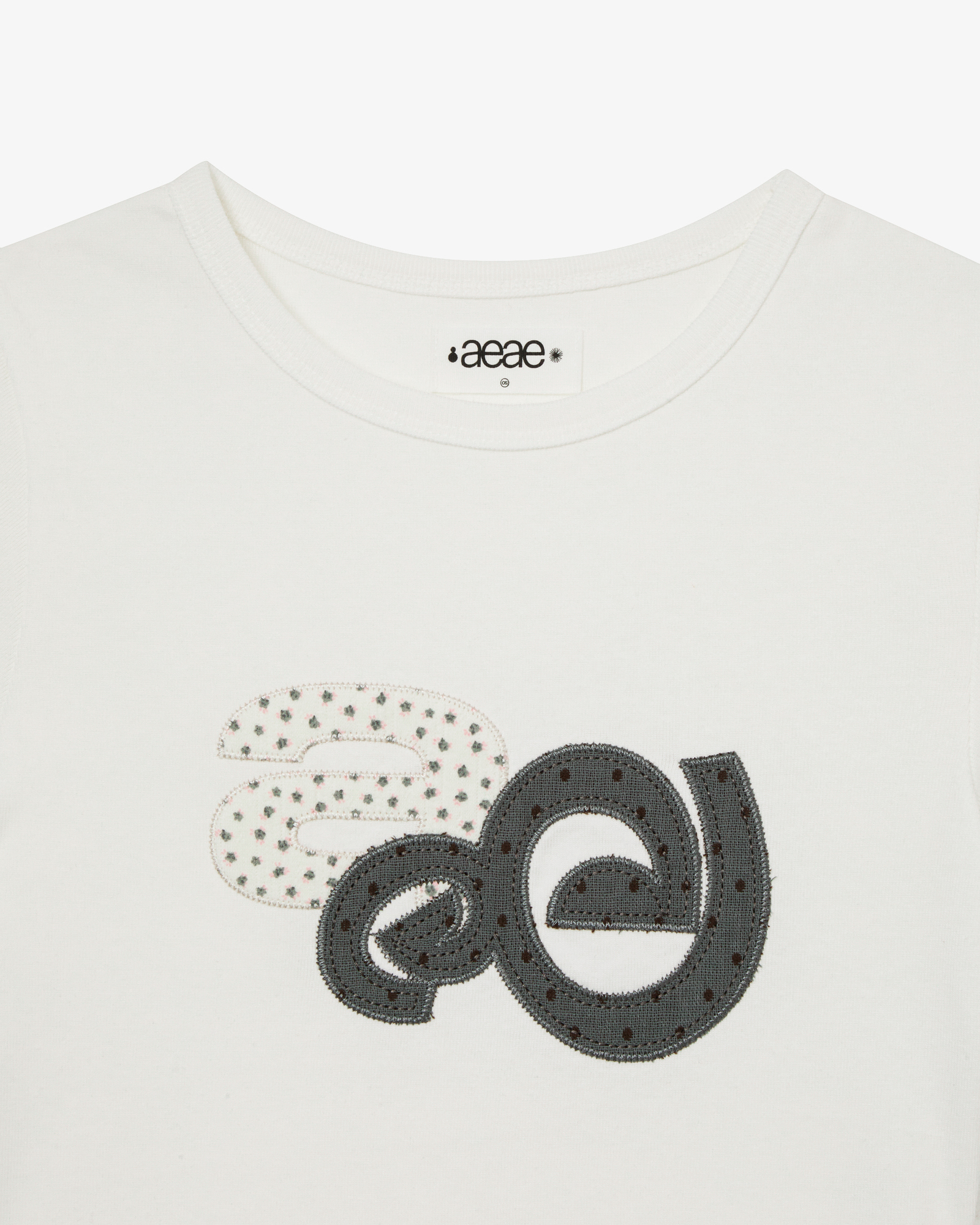 APPLIQUE FLOWER LOGO TEE [WHITE]