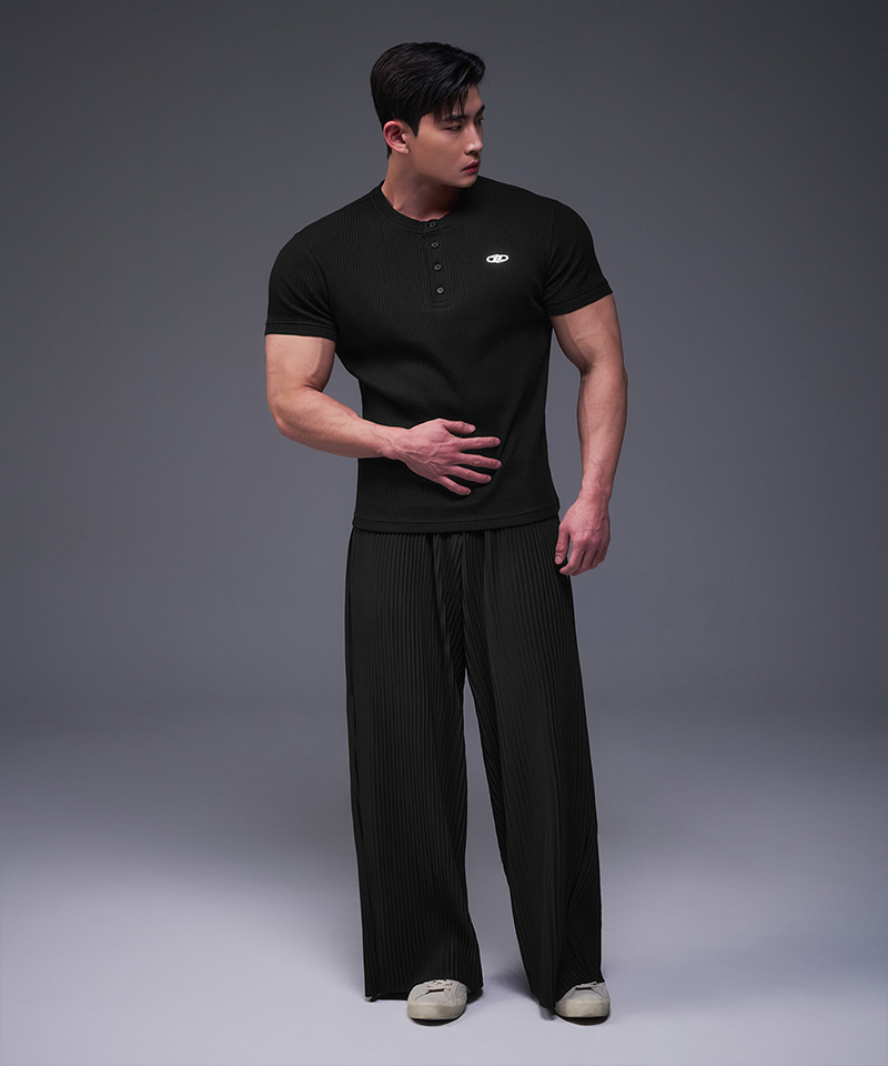 b pendant henry neck muscle fit T-SHIRTS [black]