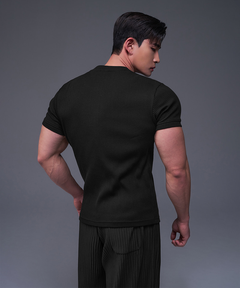 b pendant henry neck muscle fit T-SHIRTS [black]