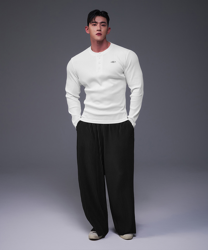 b pendant henry neck muscle fit long sleeve [white]