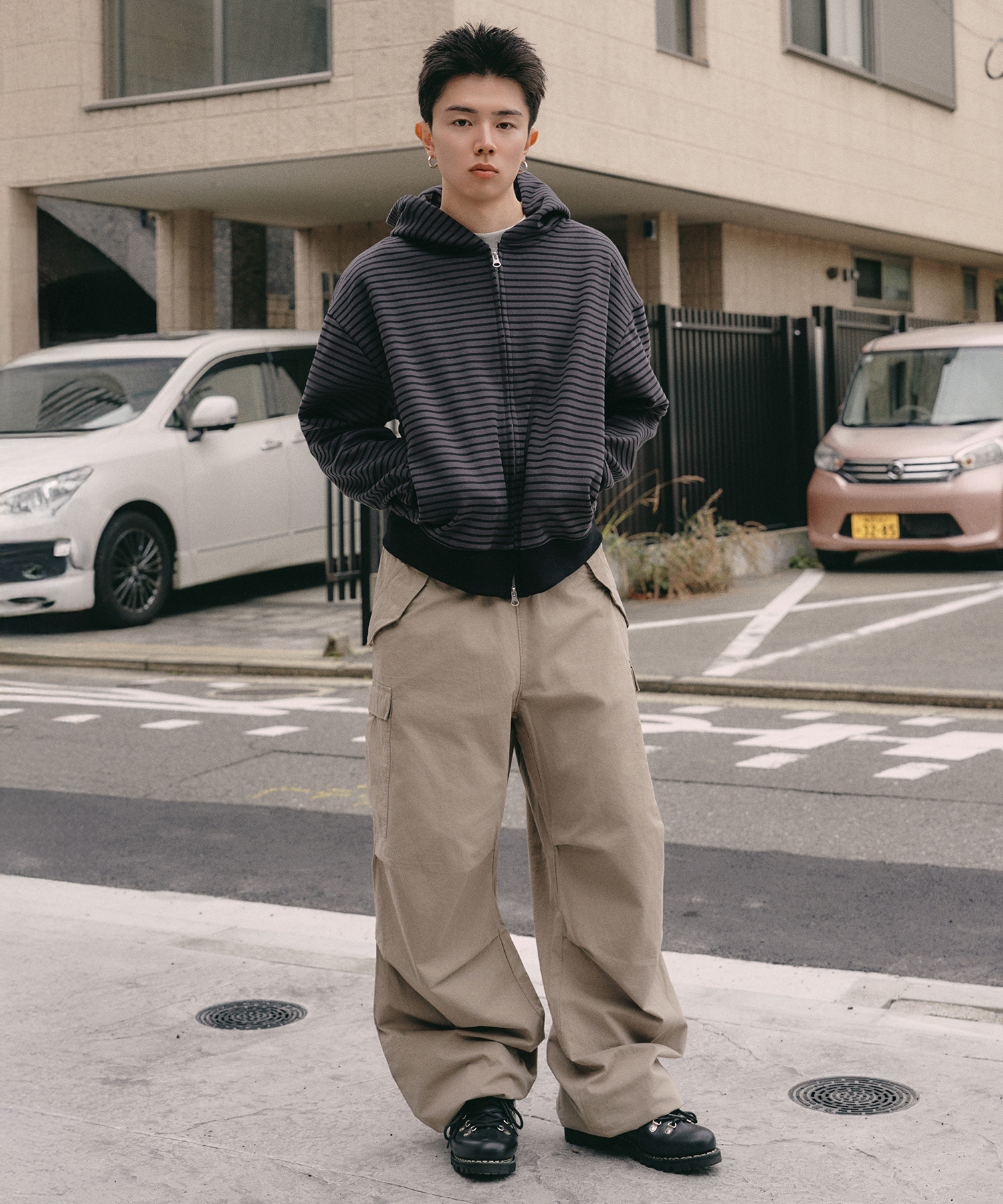 Stripe Core Crop Finger Hole Hood Zip Up [Charcoal]