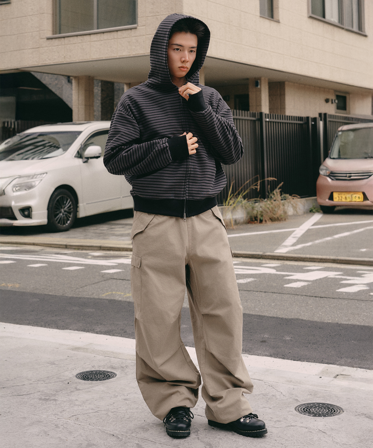 Stripe Core Crop Finger Hole Hood Zip Up [Charcoal]