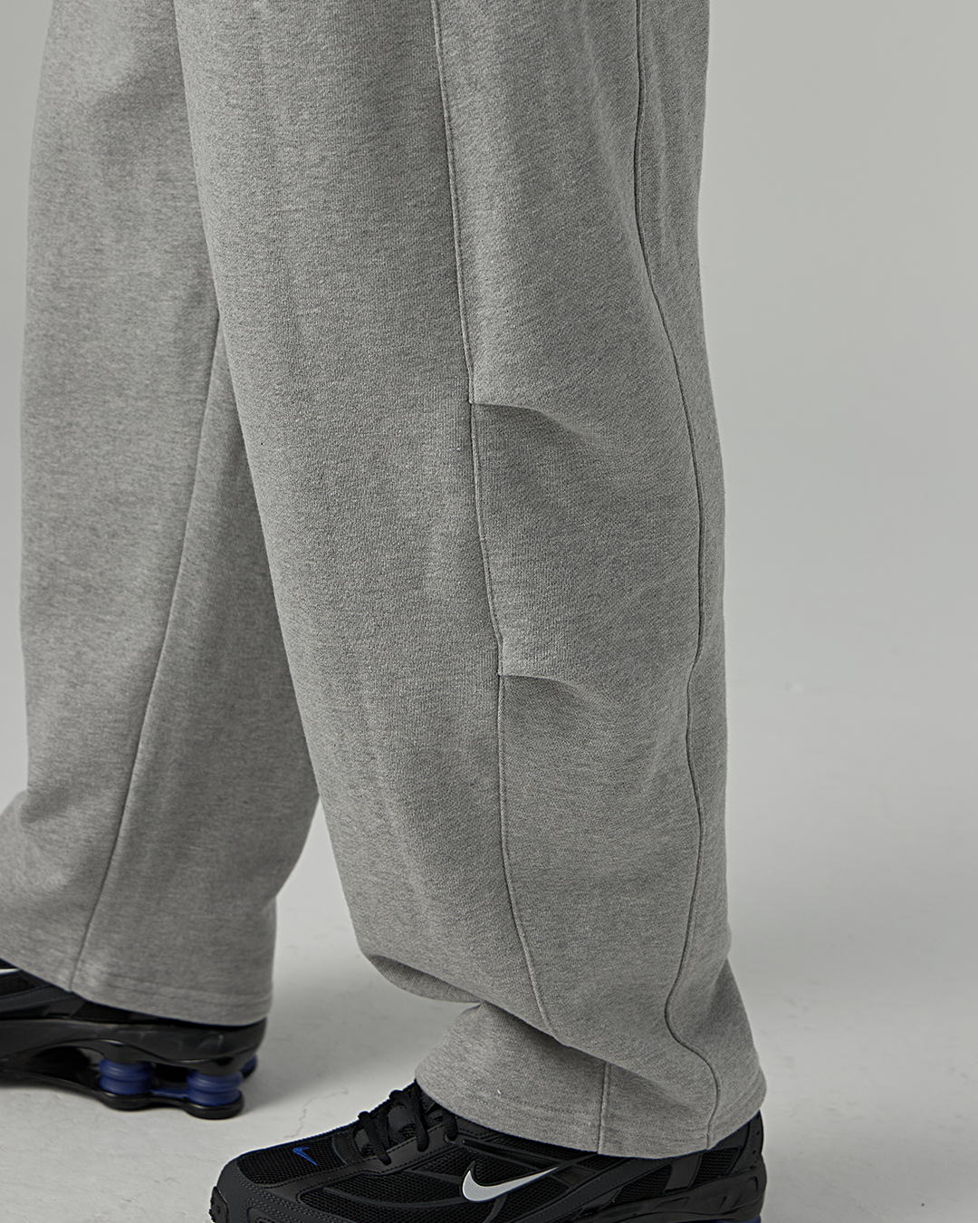 SIDE PINTUCK BALLOON FIT SWEATPANTS