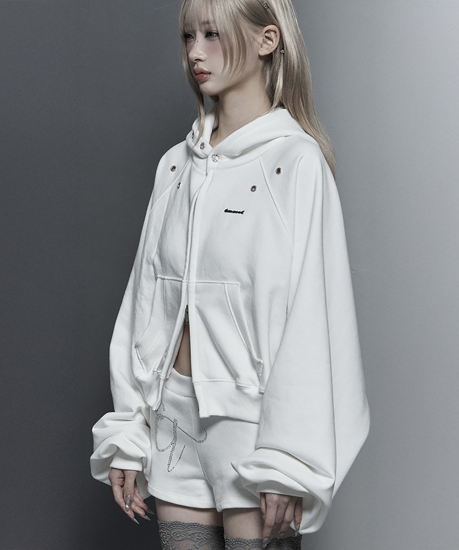 Hotfix Detail Cropped Two-Way Zip Hoodie (White)